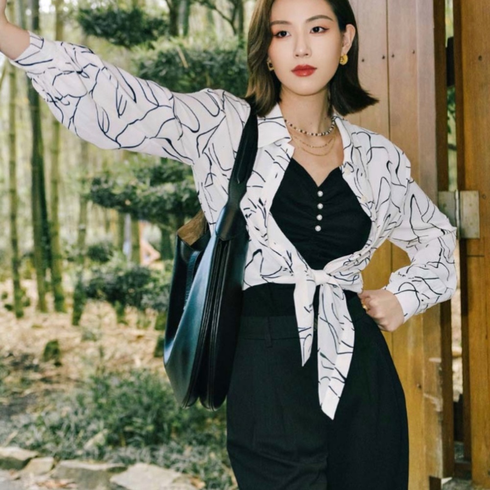 Petite Studio Amara Blouse - Abstract Lines